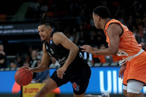 这让他在比 这让他在比