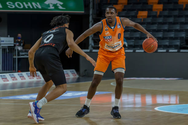 年轻中卫的 年轻中卫的